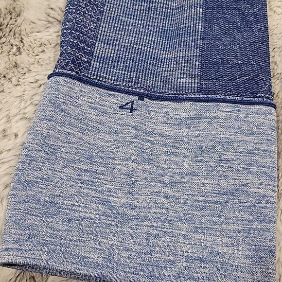 Lululemon Seamlessly Street Crop Leggings, size 4 - Picture 9 of 9